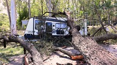 Silné búrky v Austrálii si vyžiadali najmenej deväť obetí. Je medzi nimi aj deväťročné dievča