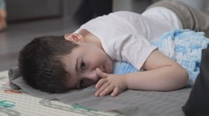 Riško trpí spinálnou svalovou atrofiou. Nádej na plnohodnotnejší život mu dal špeciálny liek, ktorý však stál milióny