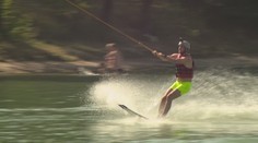 Už vás nebaví len ležať pri bazéne? Tieto vodné športy vám prinesú adrenalín a zábavu