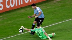 Luis Suarez sa opäť predviedol. Uruguajčan si v tranze pýtal nepochopiteľnú penaltu