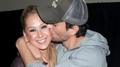 Hanbí sa Enrique Iglesias za Kurnikovovú? Po 13 rokoch ju ešte nepredstavil otcovi