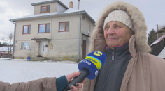 Ich domovy majú skončiť pod vodou. „Nevedela som, že sa tohto dožijem na staré kolená,“ vraví miestna