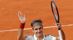 Federer postúpil na Roland Garros do štvrťfinále, v ňom vyzve krajana Wawrinku