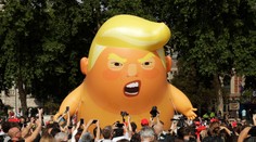 Na demonštrácii proti Trumpovi sa v centre Londýna zišli desaťtisíce ľudí