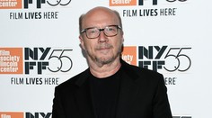 Zatkli oscarového režiséra Paula Haggisa. K pohlavnému styku mal prinútiť mladé dievča, muselo vyhľadať lekára