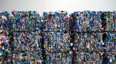 Zálohovaniu fliaš a plechoviek hrozí zmena. Opozícia varuje pred pokusom ovládnuť systém