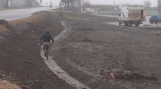 Na stavbu prišla inšpekcia. Pozrite sa, ako zamestnanci prchali