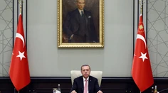 Erdogan chce dostať armádu aj tajnú službu pod svoju kontrolu