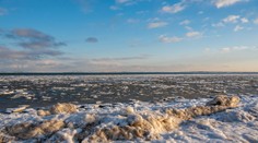 Lotyšsko: Dvoch ľudí zachránili z ľadovej kryhy v Baltskom mori