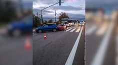 V Košiciach na Pereši sa zrazil autobus a dve autá. Zasahujú všetky záchranné zložky