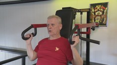 Hrozilo, že už nebude plnohodnotne chodiť. František (74) dnes drie vo fitku a inšpiruje mnohých