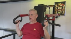 Hrozilo, že už nebude plnohodnotne chodiť. František (74) dnes drie vo fitku a inšpiruje mnohých