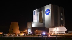 Technici NASA začali s konštrukciou rakety, ktorá má na Mesiac dopraviť človeka