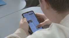 Komisár pre deti chce regulovať mobily počas vyučovania. Podľa niektorých učiteľov môžu byť nápomocné
