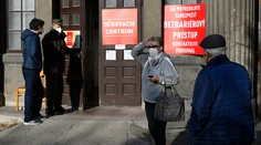 GRAF: Matovičove odmeny za očkovanie zatiaľ nezabrali. Odborník radí, čo môže pomôcť