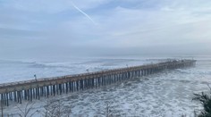 Pobrežie Kalifornie zápasí s vysokými vlnami aj záplavami. Na pláže vydali život ohrozujúce varovania