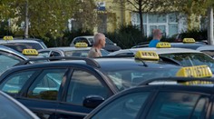 Uber dvíha žlč bratislavským taxikárom. Takto vyzeral protest
