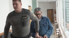 Recidivista našiel 25-tisíc eur pred bytovkou v Trenčíne. Peniaze si ihneď začal užívať