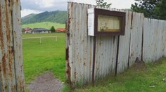 Farár zakázal deťom vstup na ihrisko patriace cirkvi. Obec teraz rieši dilemu ako ďalej