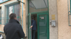 Kto ešte vedel o komunikácii so Zsuzsovou? Glváč mlčí a pred kamerou ušiel