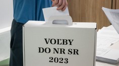 Pre veľké štáty nie sme nezaujímaví. Prebieha tu súboj Východu a Západu o ovládnutie verejnej mienky, tvrdí odborník