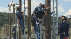 Vedeli ste, že aj elektrikári majú svoju súťaž? Pozrite si, koľko toho vydržia