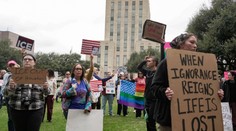 Američania v deň Trumpovho prvého výročia v úrade protestovali proti jeho imigračnej politike