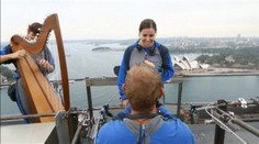 To isté miesto, ten istý deň a tri žiadosti o ruku naraz