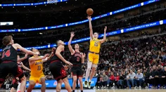 VIDEO: Tri obraty, víťazná chuťovka, štadión takmer spadol. NBA videla najšialenejších desať sekúnd sezóny