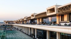 Chaos na milánskom letisku. Muž podpálil odpadkový kôš a kladivom ničil pulty a obrazovky