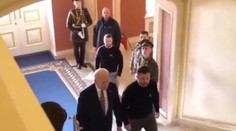 Používa Zelenskyj dvojníka? Zábery z poľskej televízie zmiatli fanúšikov konšpiračných teórií