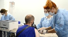 V Anglicku začali podávať tretiu dávku vakcíny proti koronavírusu
