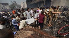 Sme šokovaní z tejto strašnej udalosti, uviedol Karol III k pádu lietadla. Pripojili sa k nemu aj ďalší politici