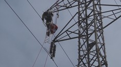 Stovkám rodín na Liptove komplikuje život odstávka elektriny. Prispôsobiť sa museli aj školy