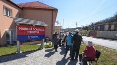 Záujem o mobilné očkovanie je vysoký. Zisťovali sme, ako sa ho krajom darí realizovať