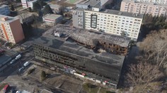 Majitelia len ťažko hľadali slová. V požiarom zničenom parkovacom dome sa nachádzalo 600 garáži