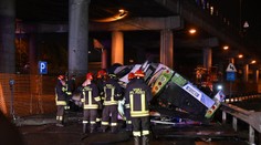 Talianske úrady zatiaľ neidentifikovali všetky obete nehody autobusu v Benátkach