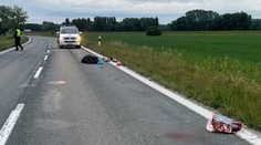 Auto zrazilo chodkyňu neďaleko Nových Zámkov. Totožnosť mŕtvej ženy polícia nepozná
