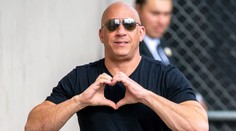 Je to vážne on? Dych vyrážajúca premena akčnej superstar vás dostane