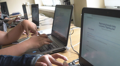 Rozdali viac ako 100-tisíc tabletov a notebookov. Poukazy, za ktoré si deti kupovali techniku, majú pokračovanie