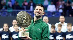 Pred ním sú už len Federer a Connors. Djokovič zdolal Musettiho a dvihol nad hlavu 101. titul v kariére