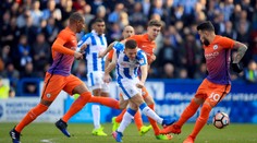 ManCity v Pohári FA iba remizoval v Huddersfielde, Chelsea postúpila