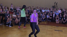 Frflete, že niečo nejde? Dievča bez ruky ukázalo, že všetko sa dá