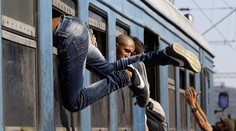 Aj Rakúsko zvažuje nasadenie armády na utečencov