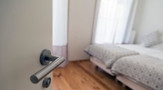 Tragická nehoda v spálni: Žena nešťastnou náhodou udusila manžela