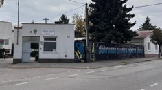 Vedeli, že budú zatvárať, no aj tak prijímali prvákov. Koniec súkromnej SOŠ v Trnave pobúril študentov aj rodičov