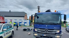Tragédia v Kvetoslavove. Mužovi na skútri skrížil cestu kamión, zrážku neprežil