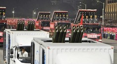 Severná Kórea dodala Rusku nové zbrane: Raketomety sú maskované ako civilné autá