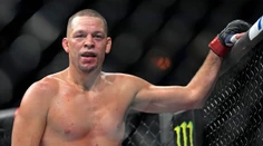 VIDEO: Legendárny bojovník UFC potvrdil povesť búrliváka. Odvážlivec skončil po chvate v bezvedomí