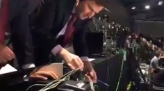 VIDEO: Výbuch emócií ho vyradil z vysielania. Český komentátor Záruba baví internet